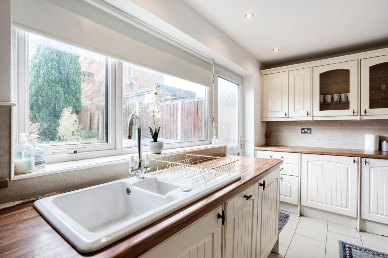 Liverpool Home With Free Parking West Derby Exterior foto